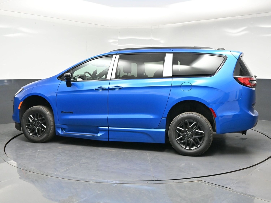 New 2027 Chrysler Pacifica Select Sport - BraunAbility Side Entry Fold Out Automatic Ramp