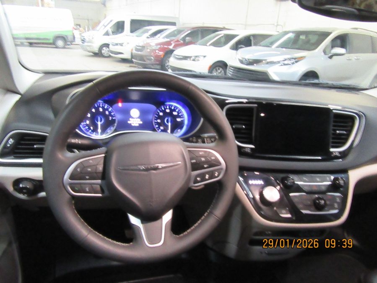 2024 CHRYSLER PACIFICA - Image 2
