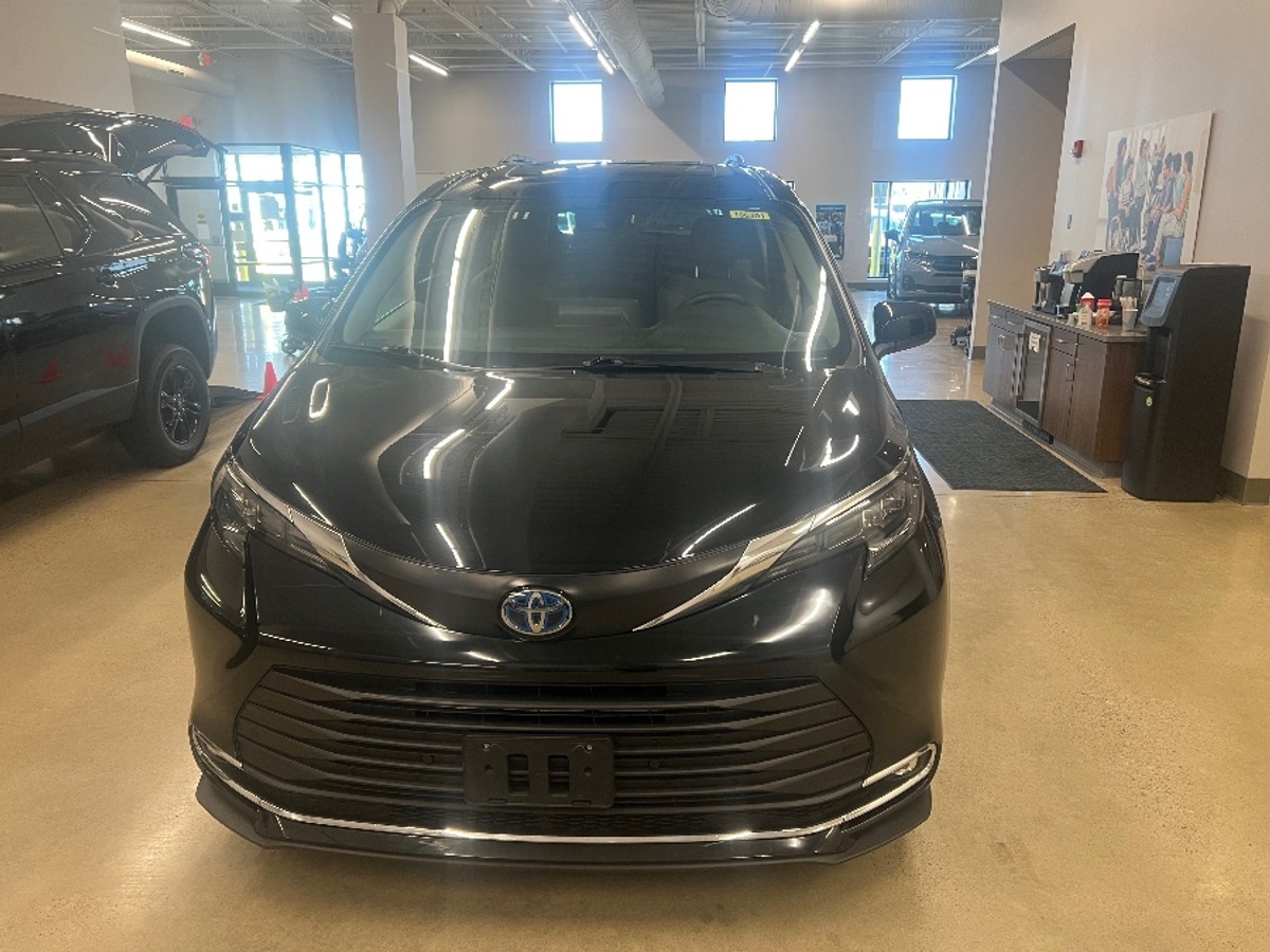 2024 TOYOTA SIENNA - Image 2
