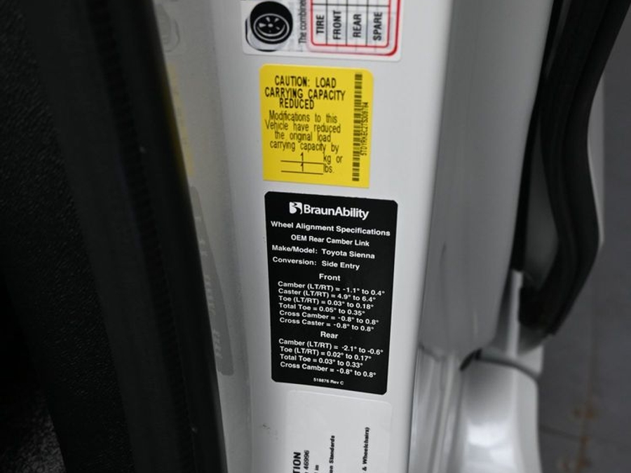 White Toyota Sienna image number 14