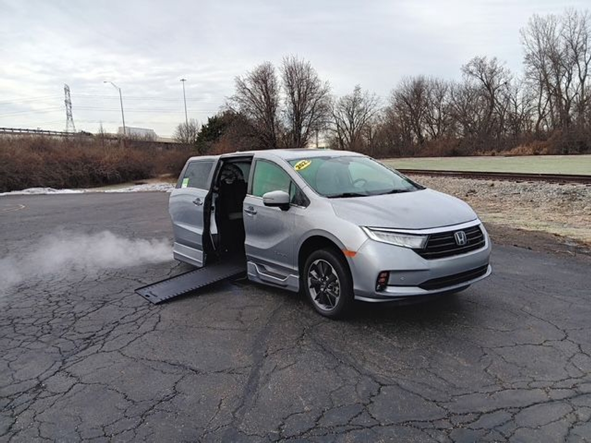2023 Honda Odyssey Elite's photo