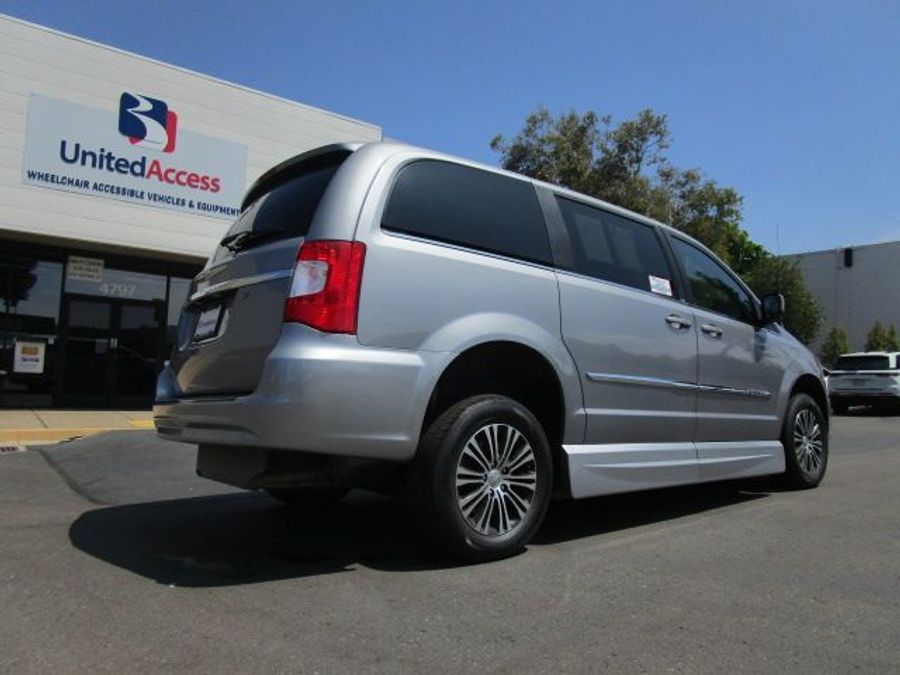 Used 2014 Chrysler Town and Country S - VMI Side Entry Entry In Floor Automatic Ramp
