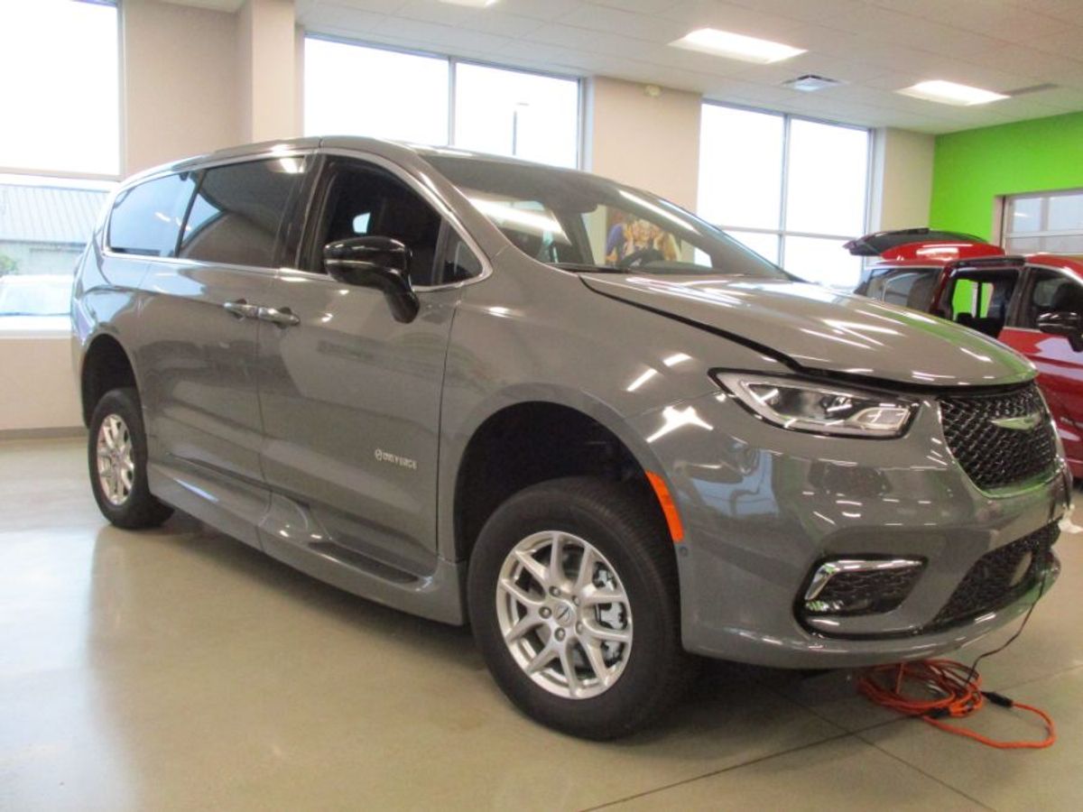 Grey Chrysler Pacifica image number 8