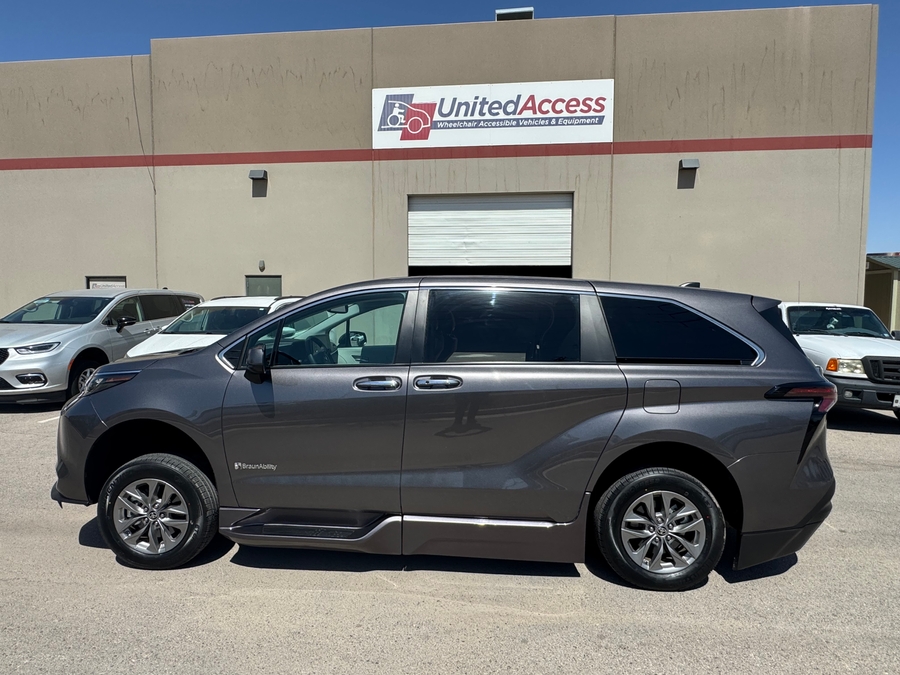 Used 2024 Toyota Sienna Hybrid XLE - BraunAbility Side Entry Entry Fold Out Automatic Ramp