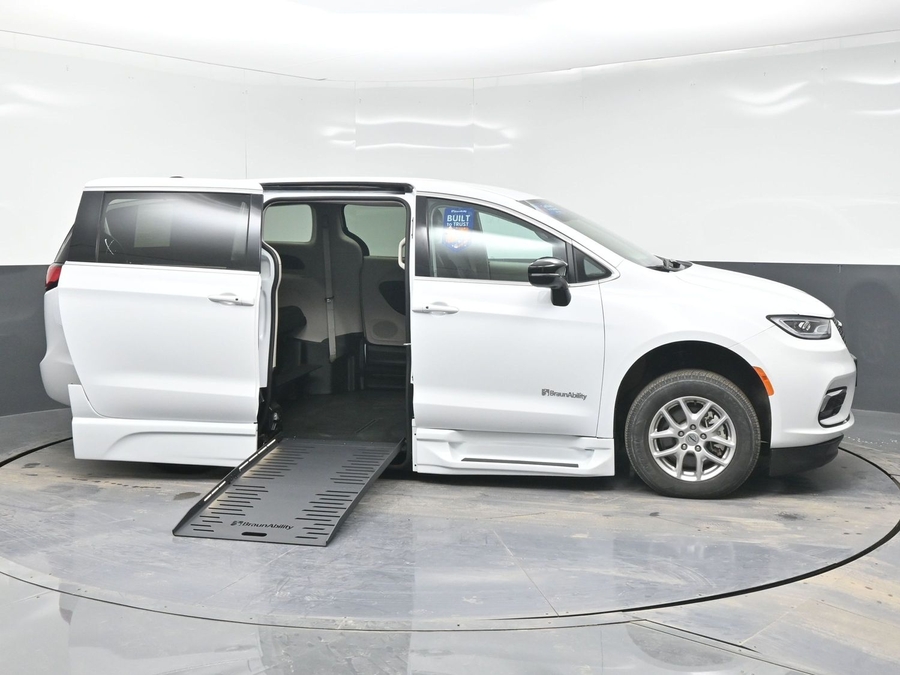 Used 2024 Chrysler Pacifica Touring L - BraunAbility Side Entry Entry Fold Out Automatic Ramp