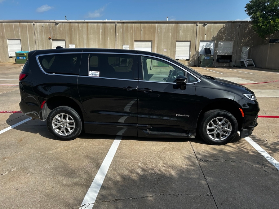 Used 2024 Chrysler Pacifica Touring L - BraunAbility Side Entry In Floor Automatic Ramp