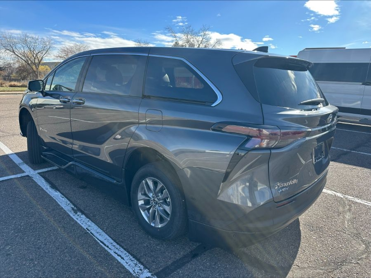 2025 TOYOTA SIENNA - Image 12