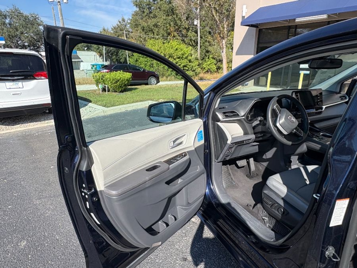 2024 TOYOTA SIENNA - Image 8