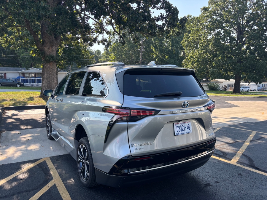 Used 2025 Toyota Sienna Hybrid Platinum - BraunAbility Side Entry Fold Out Automatic Ramp