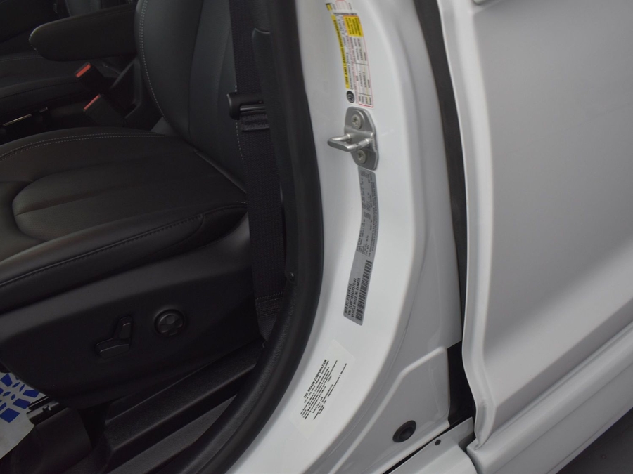 New 2025 Chrysler Pacifica Select Safety - BraunAbility Side Entry Entry In Floor Automatic Ramp