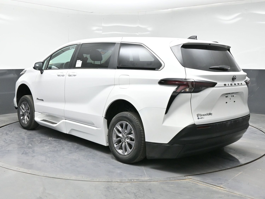 New 2026 Toyota Sienna Hybrid LE - BraunAbility Side Entry Entry Fold Out Automatic Ramp