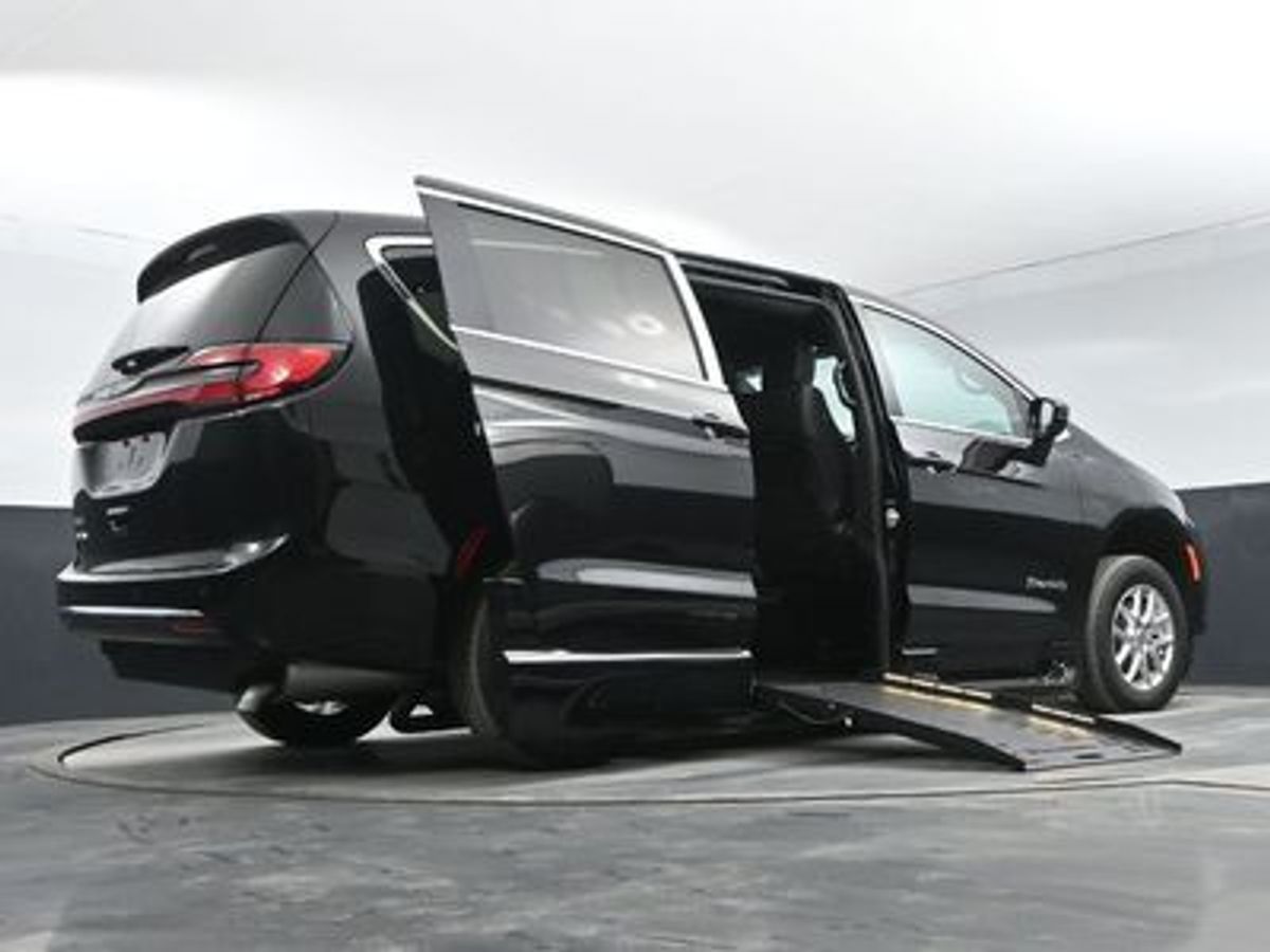 2025 CHRYSLER PACIFICA - Image 5