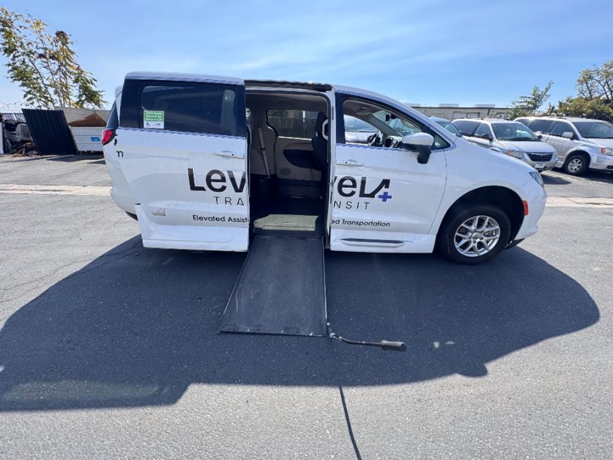 2022 CHRYSLER VOYAGER - Image 1