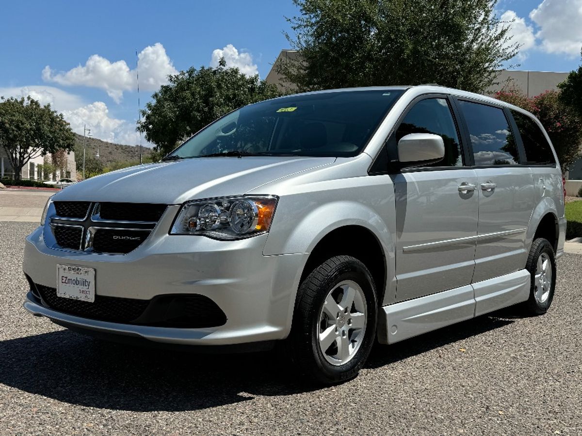 2011 DODGE GRAND CARAVAN - Image 13