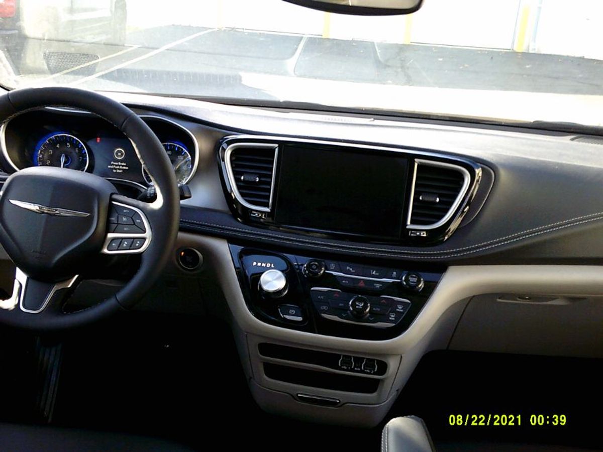 2024 CHRYSLER PACIFICA - Image 9