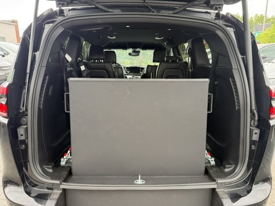 2026 Chrysler Pacifica Select - Photo 8