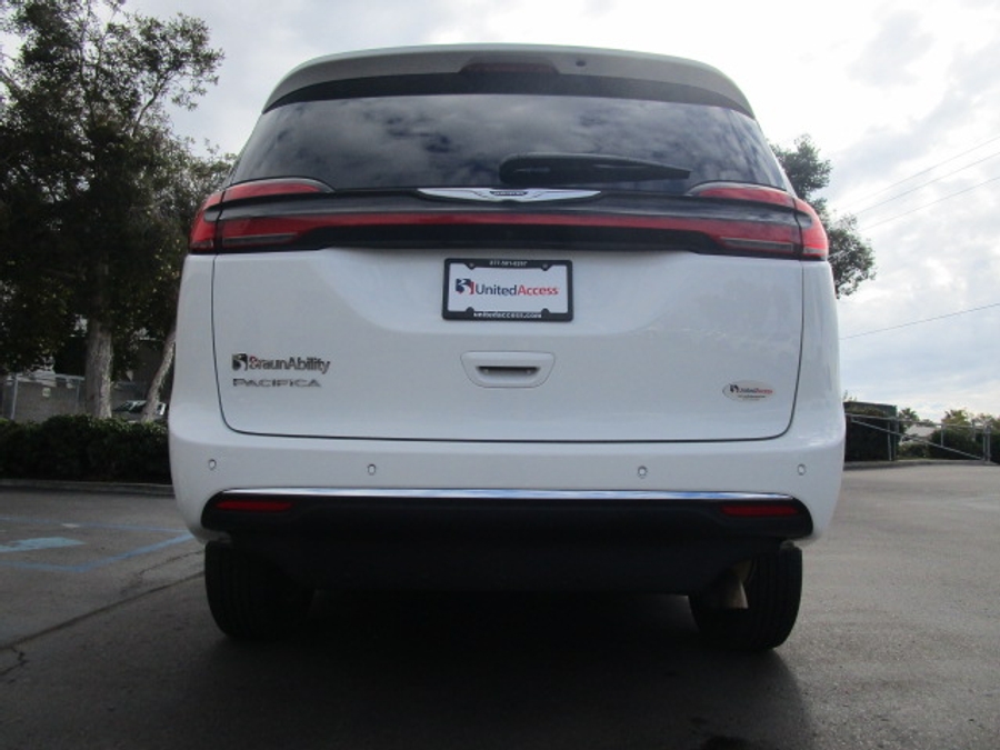 Used 2023 Chrysler Pacifica Touring L Safety - BraunAbility Side Entry Entry In Floor Automatic Ramp