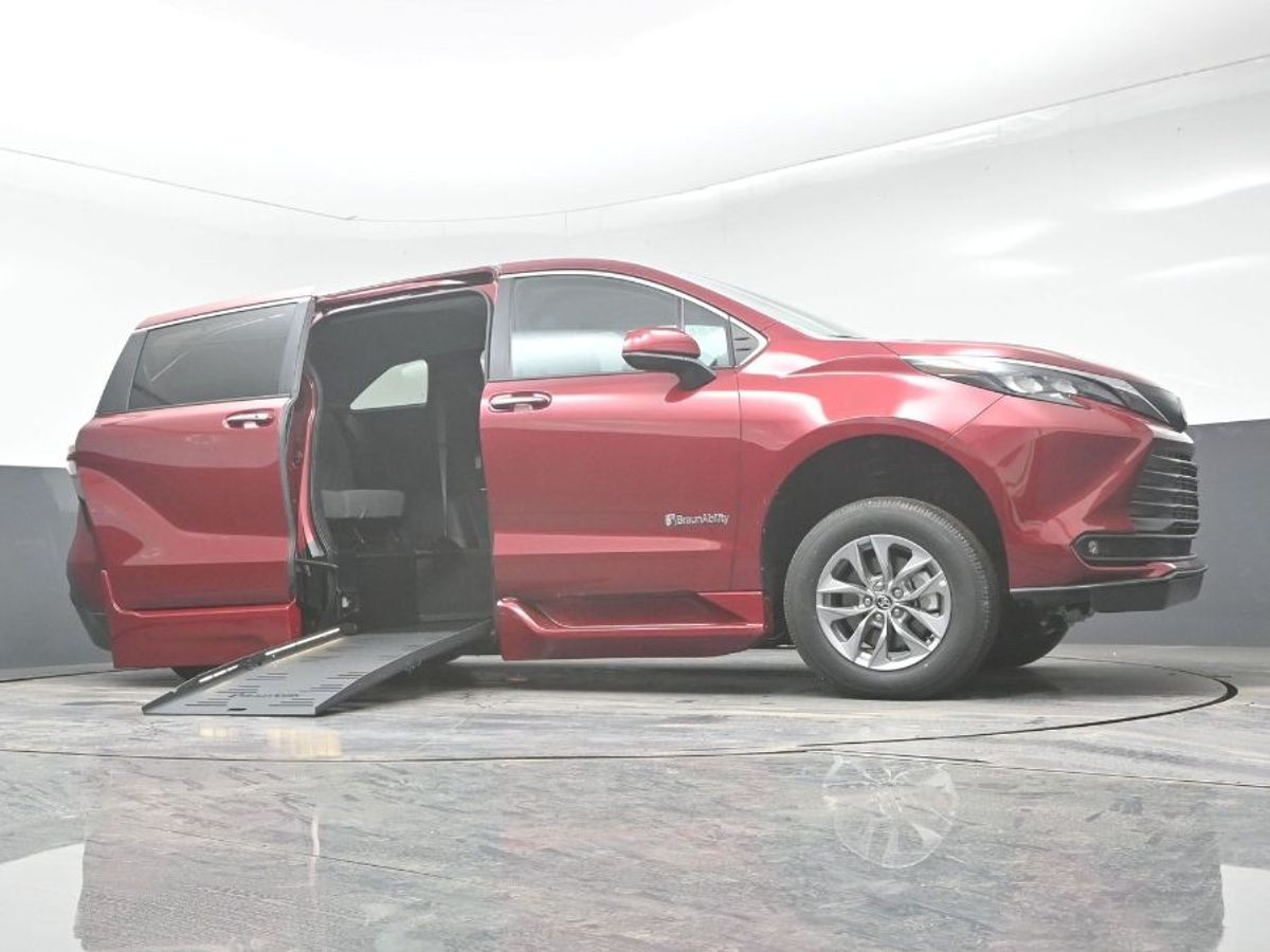 2025 TOYOTA SIENNA - Image 19