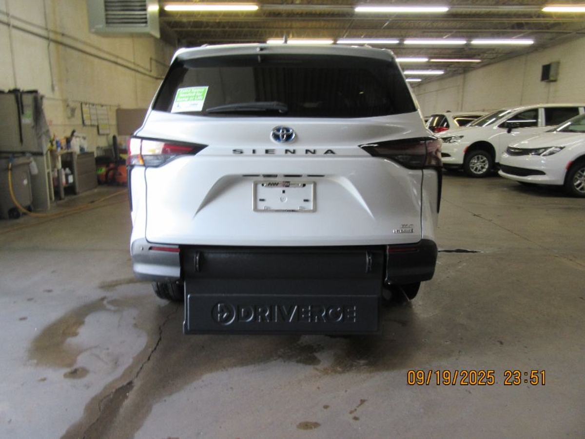 2024 TOYOTA SIENNA - Image 14