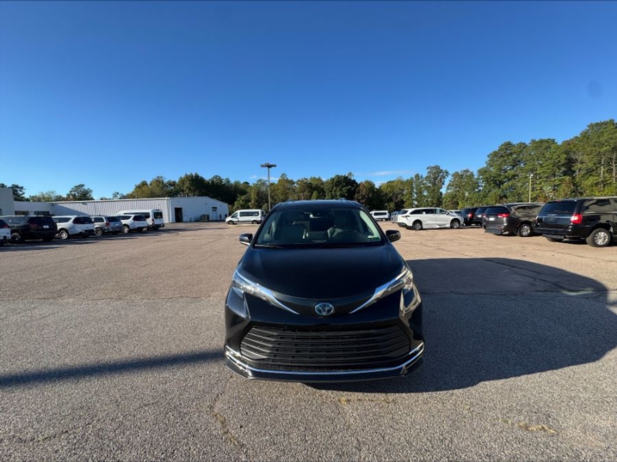 2024 TOYOTA SIENNA - Image 2