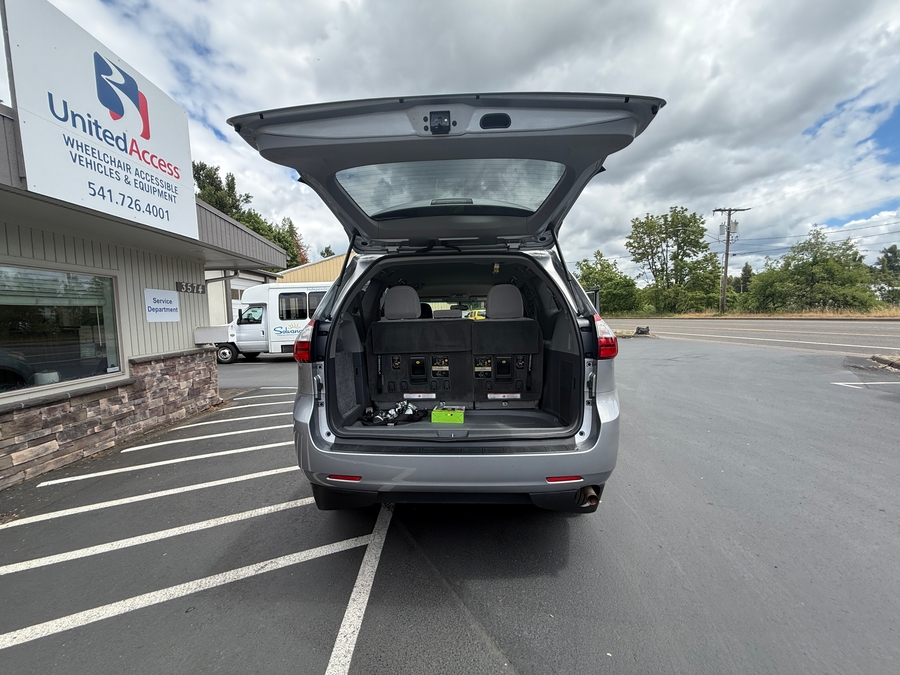 Used 2017 Toyota Sienna LE - VMI Side Entry Entry In Floor Automatic Ramp