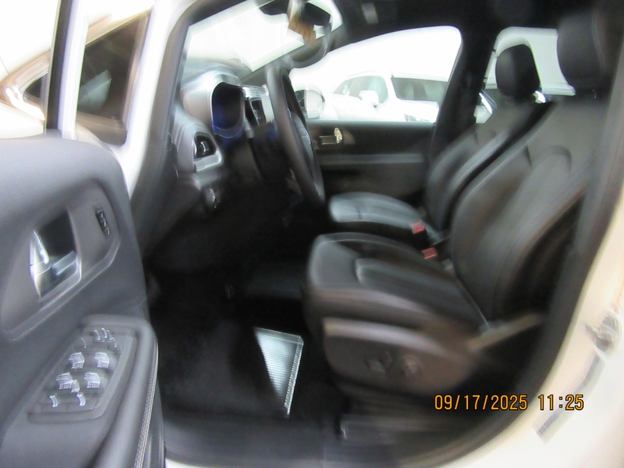 2027 Chrysler Pacifica Select - Photo 9