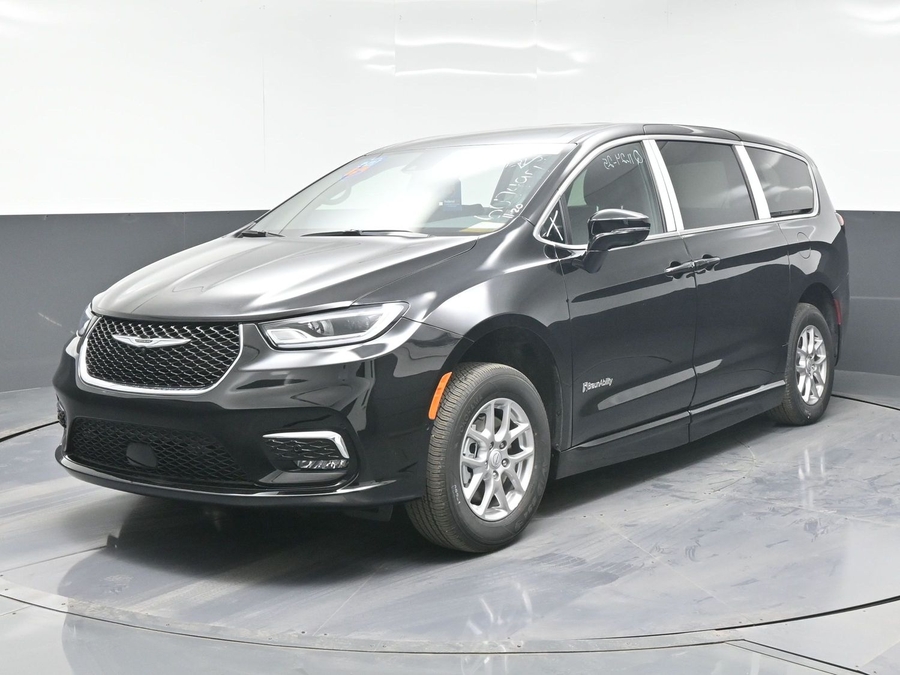 Black Chrysler Pacifica image number 6