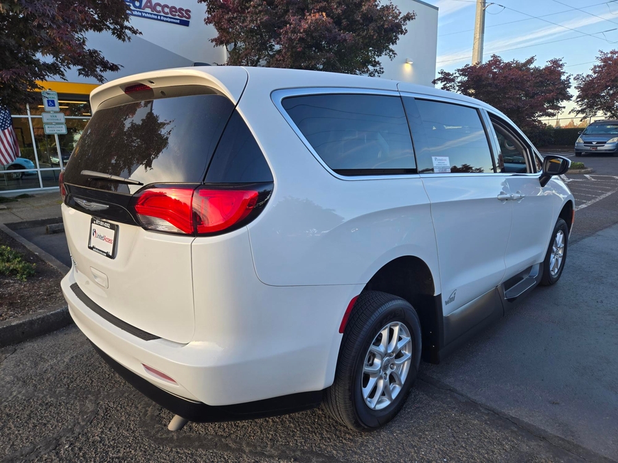 Used 2022 Chrysler Voyager LX - VMI Side Entry Fold Out Automatic Ramp