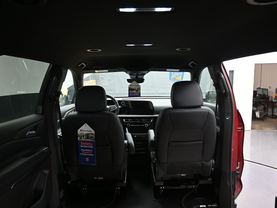 New 2026 Chevrolet Traverse 1LT Midnight Edition - BraunAbility Side Entry In Floor Automatic Ramp