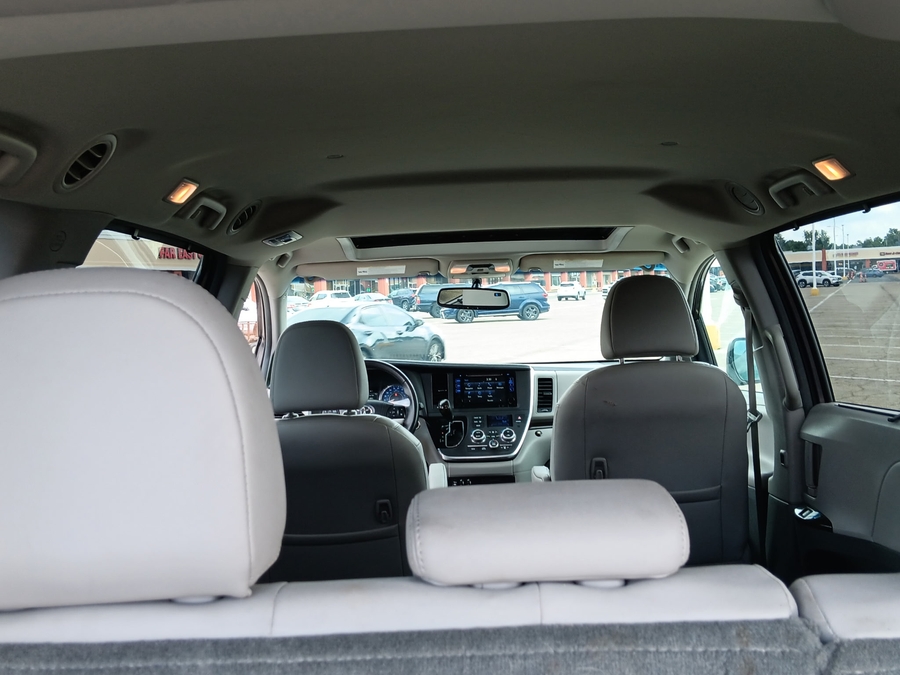 2017 Toyota Sienna XLE - Photo 10