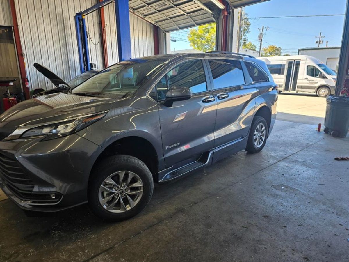 2025 TOYOTA SIENNA - Image 16