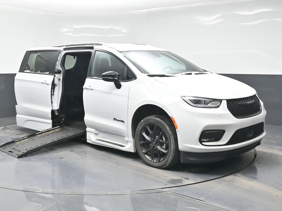 Used 2024 Chrysler Pacifica Touring L w/S package - BraunAbility Side Entry Entry Fold Out Automatic Ramp