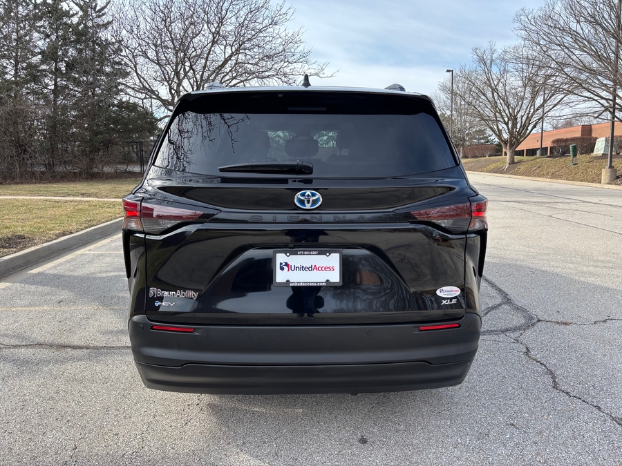 Used 2025 Toyota Sienna Hybrid XLE Base - BraunAbility Side Entry Entry In Floor Automatic Ramp