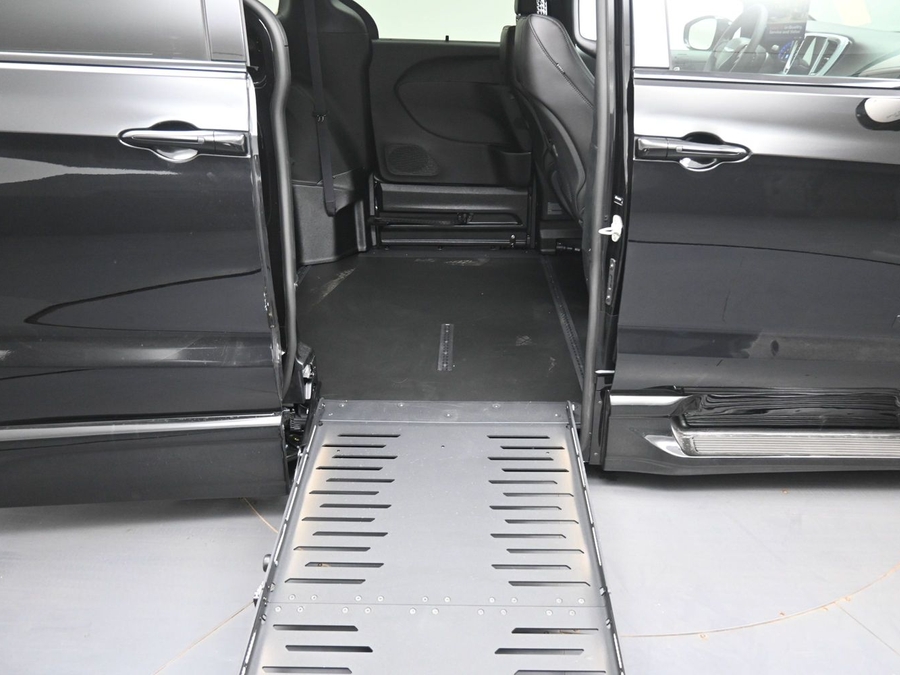 New 2026 Chrysler Pacifica Select Sport - BraunAbility Side Entry Fold Out Automatic Ramp