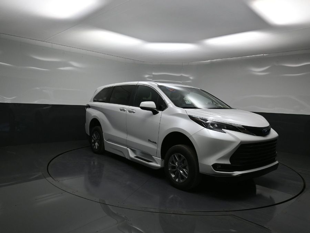 2025 TOYOTA SIENNA - Image 26