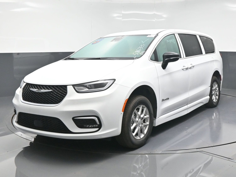 White Chrysler Pacifica image number 2