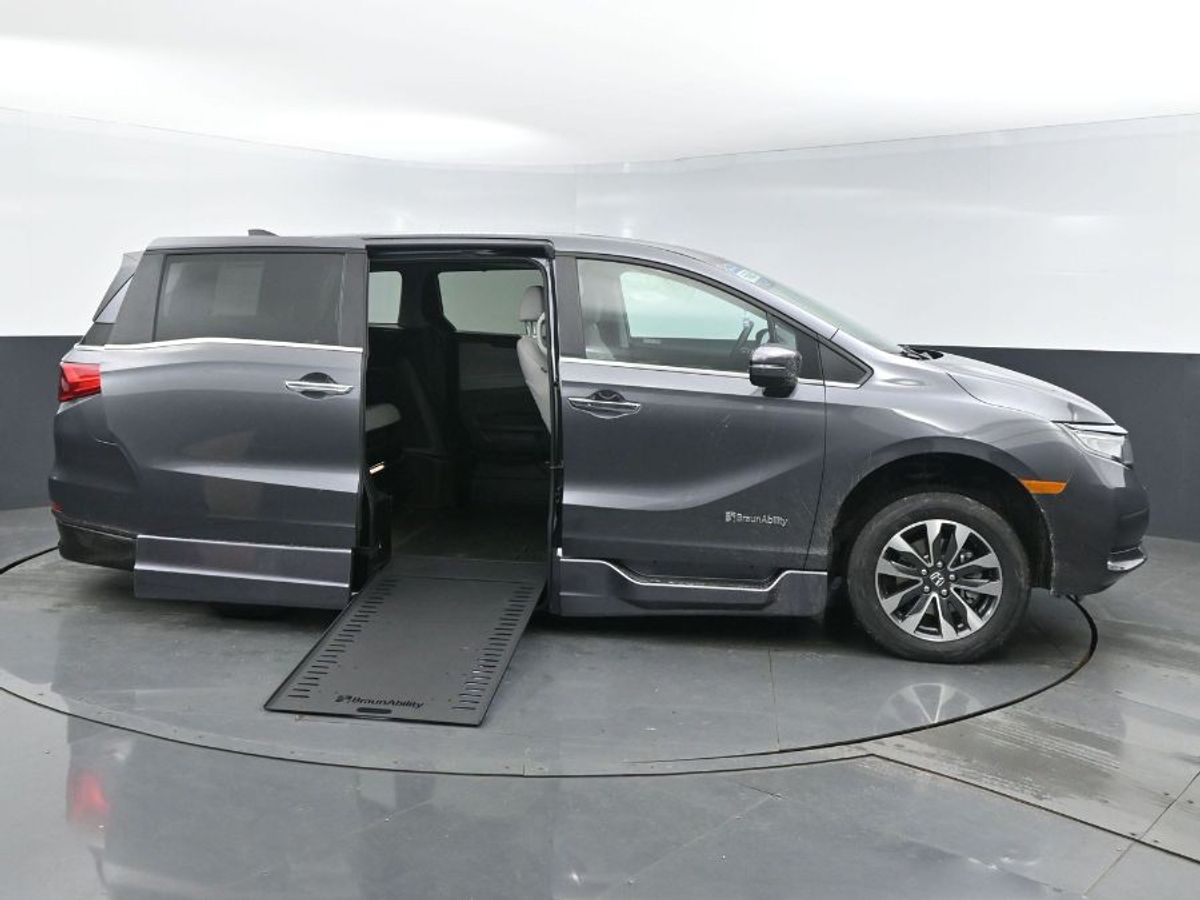 Grey Honda Odyssey with Side Entry Automatic In Floor ramp