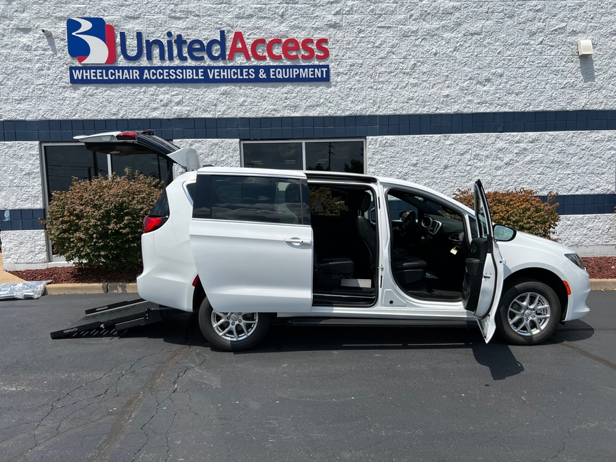 New 2025 Chrysler Voyager LX - FR Conversions Commercial Rear Entry Entry Fold Out Manual Ramp