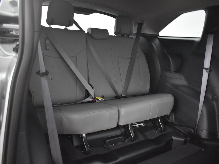 New 2025 Toyota Sienna Hybrid XLE Base - BraunAbility Side Entry Entry Fold Out Automatic Ramp