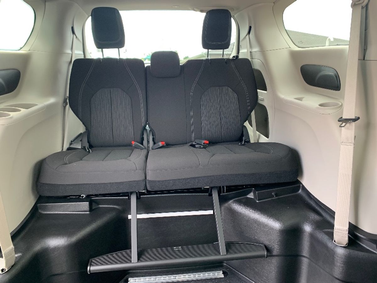 2024 CHRYSLER VOYAGER - Image 17