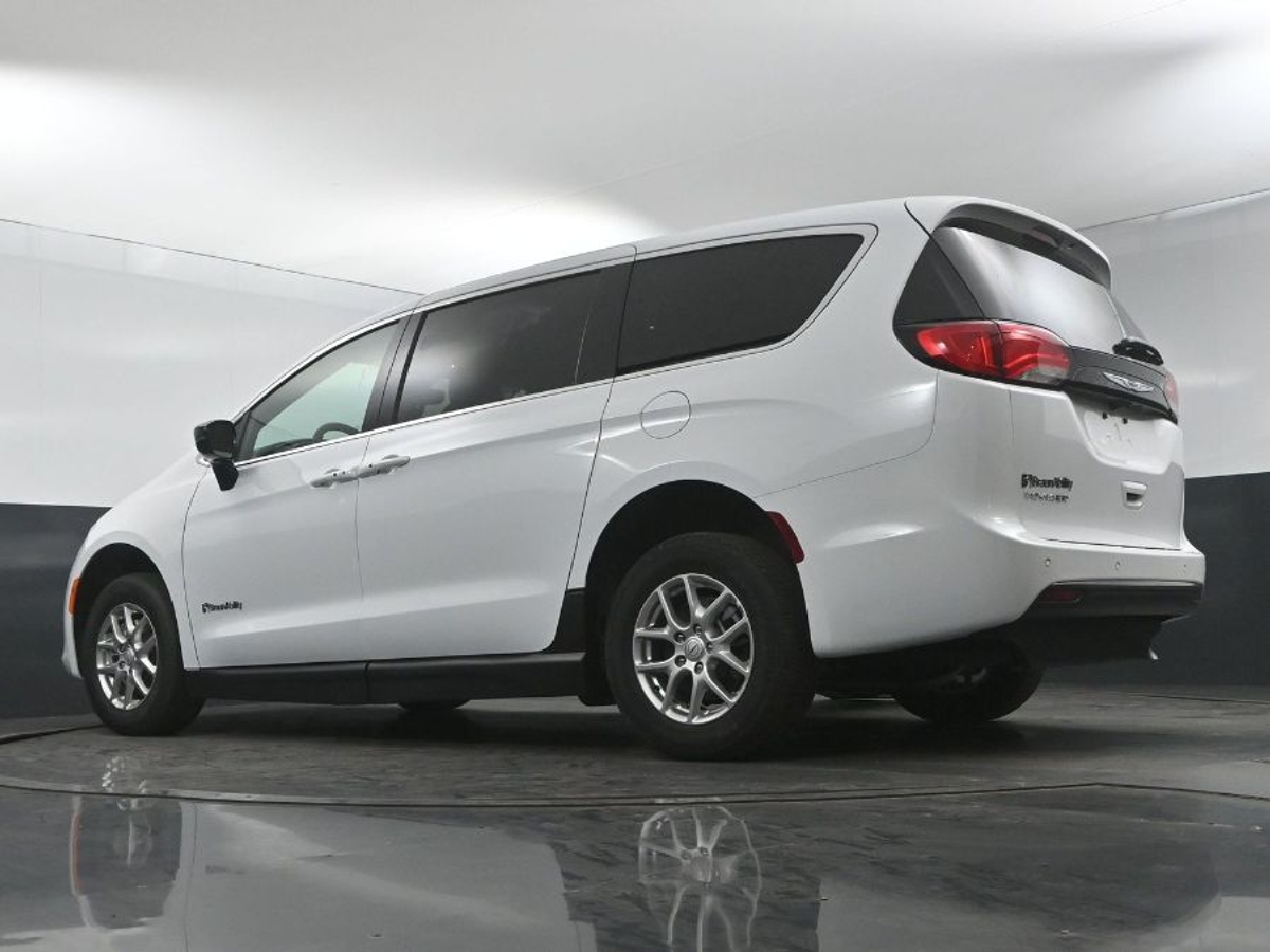 2025 CHRYSLER VOYAGER - Image 20