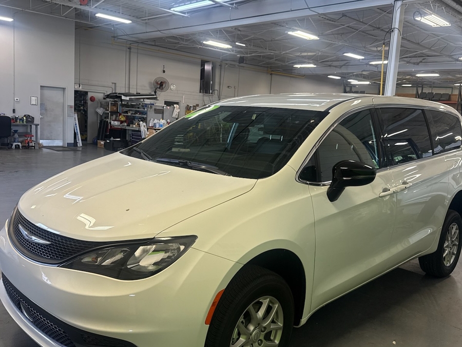 2026 Chrysler Voyager LX - Photo 3