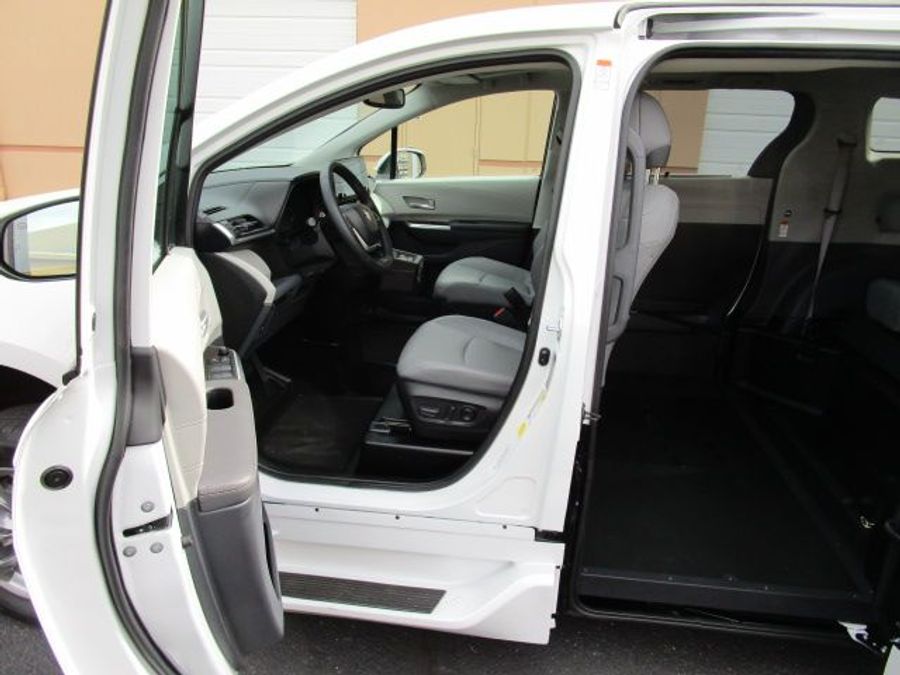 Used 2023 Toyota Sienna Hybrid XLE Base - BraunAbility Side Entry Entry In Floor Automatic Ramp
