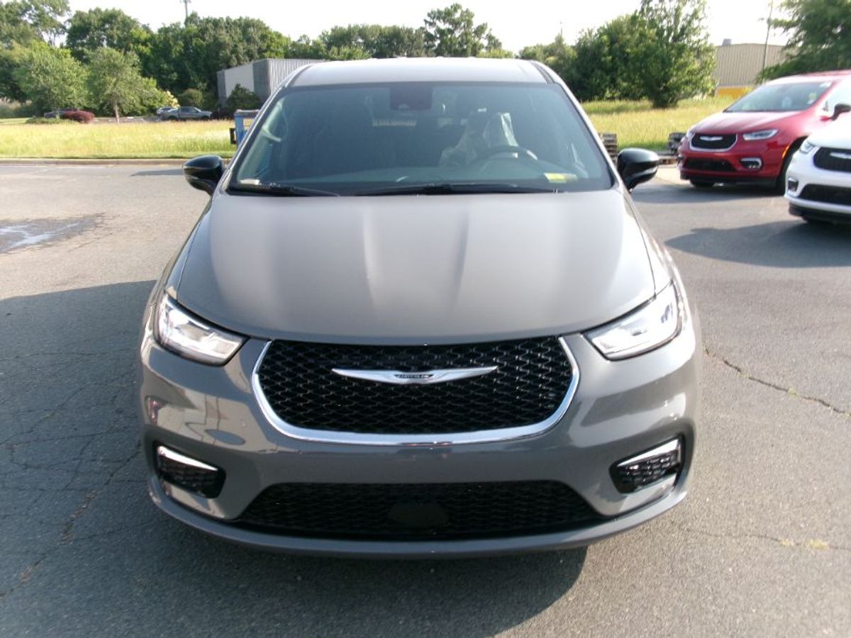 Grey Chrysler Pacifica image number 2