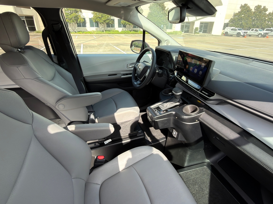 Used 2026 Toyota Sienna Hybrid XLE - BraunAbility Side Entry In Floor Automatic Ramp