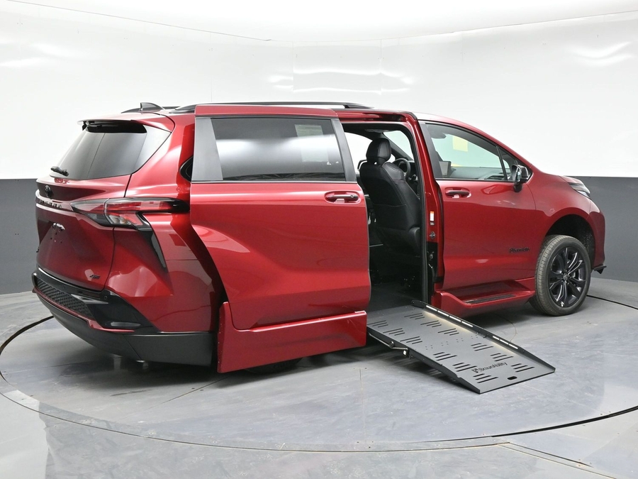 New 2026 Toyota Sienna Hybrid XSE Sport - BraunAbility Side Entry Entry Fold Out Automatic Ramp