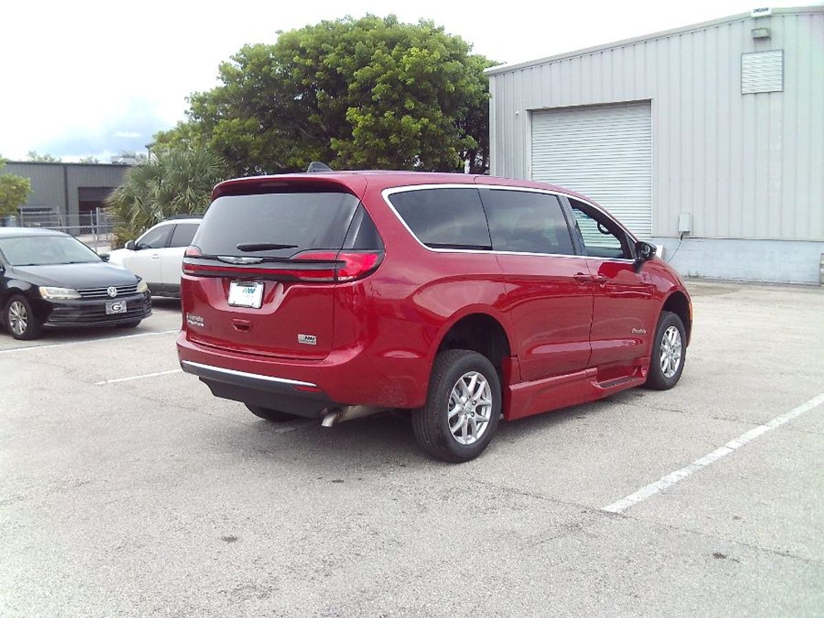 2025 CHRYSLER PACIFICA - Image 7