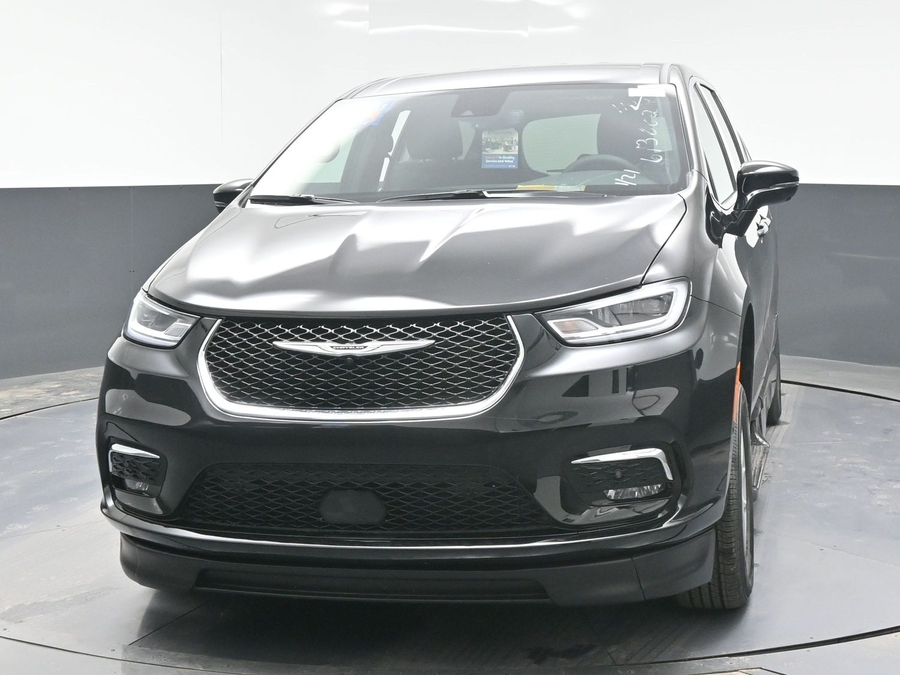 Black Chrysler Pacifica image number 25