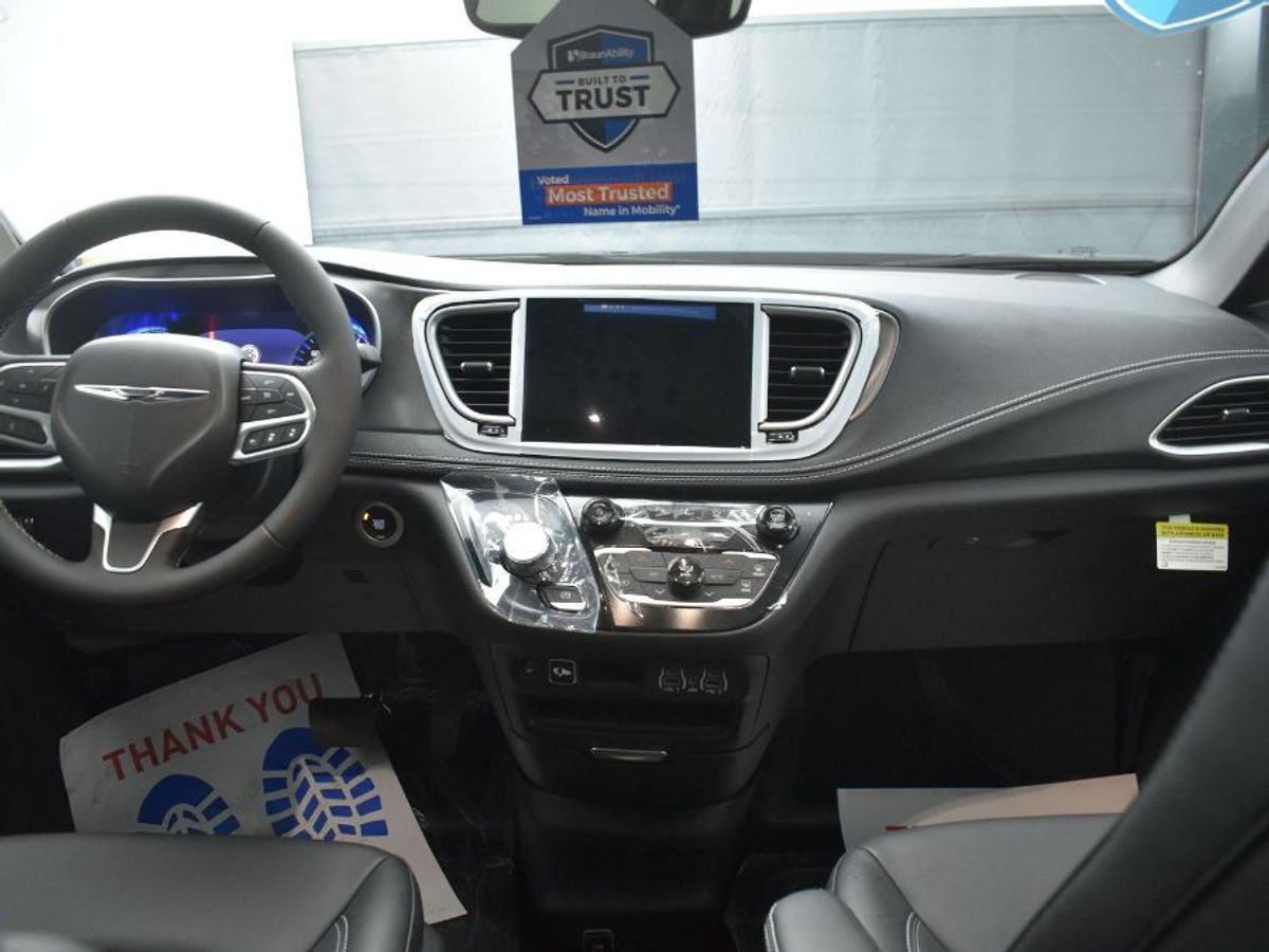 2025 CHRYSLER PACIFICA - Image 6