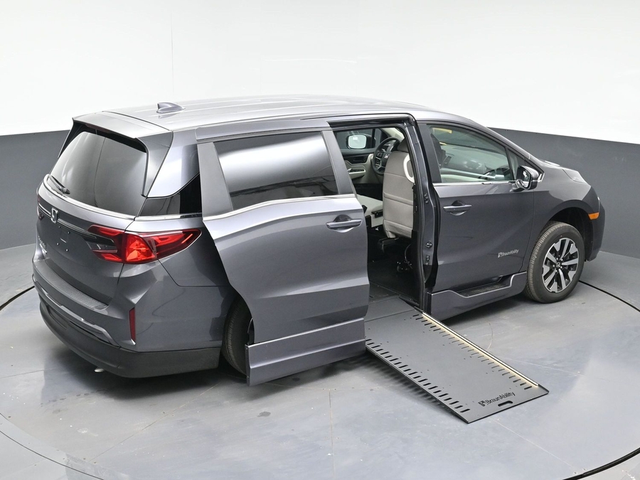 Grey Honda Odyssey image number 22